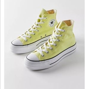 Converse/Chuck Taylor All Star Sneaker in Size 5 BRAND NEW!